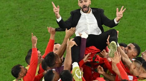 المنتخب المغربي يفوز على إسبانيا ويواجه البرتغال في ربع النهائي